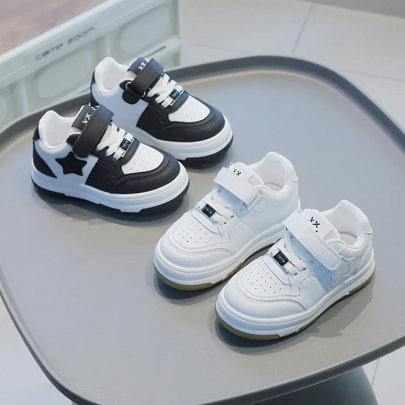 Zapatos blancos antideslizantes para niños y niñas, zapatillas informales de suela blanda para bebés, novedad de primavera y otoño, 2024