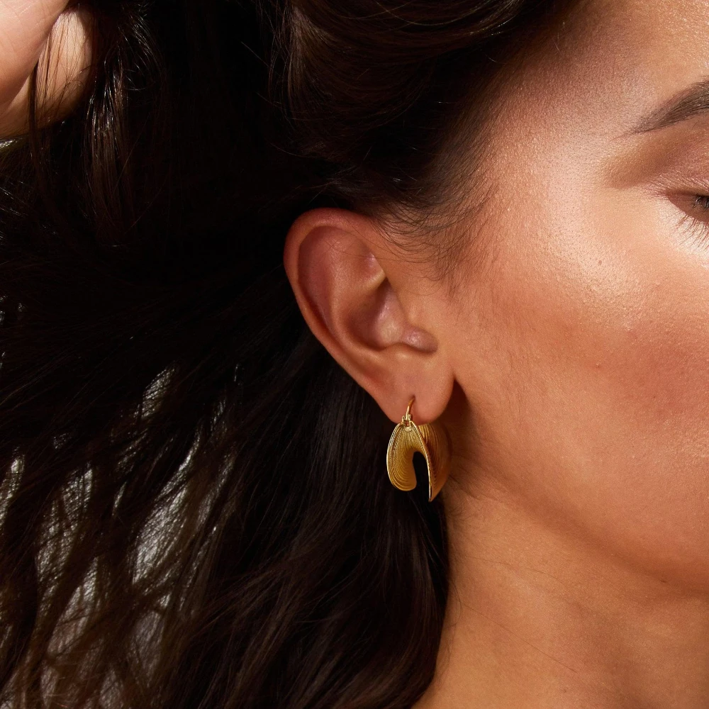 Fashion Gold Color Threaded Hoop Earrings for Women Creative Irregular Texture Metal Fan Earring Statement Jewelry Gift