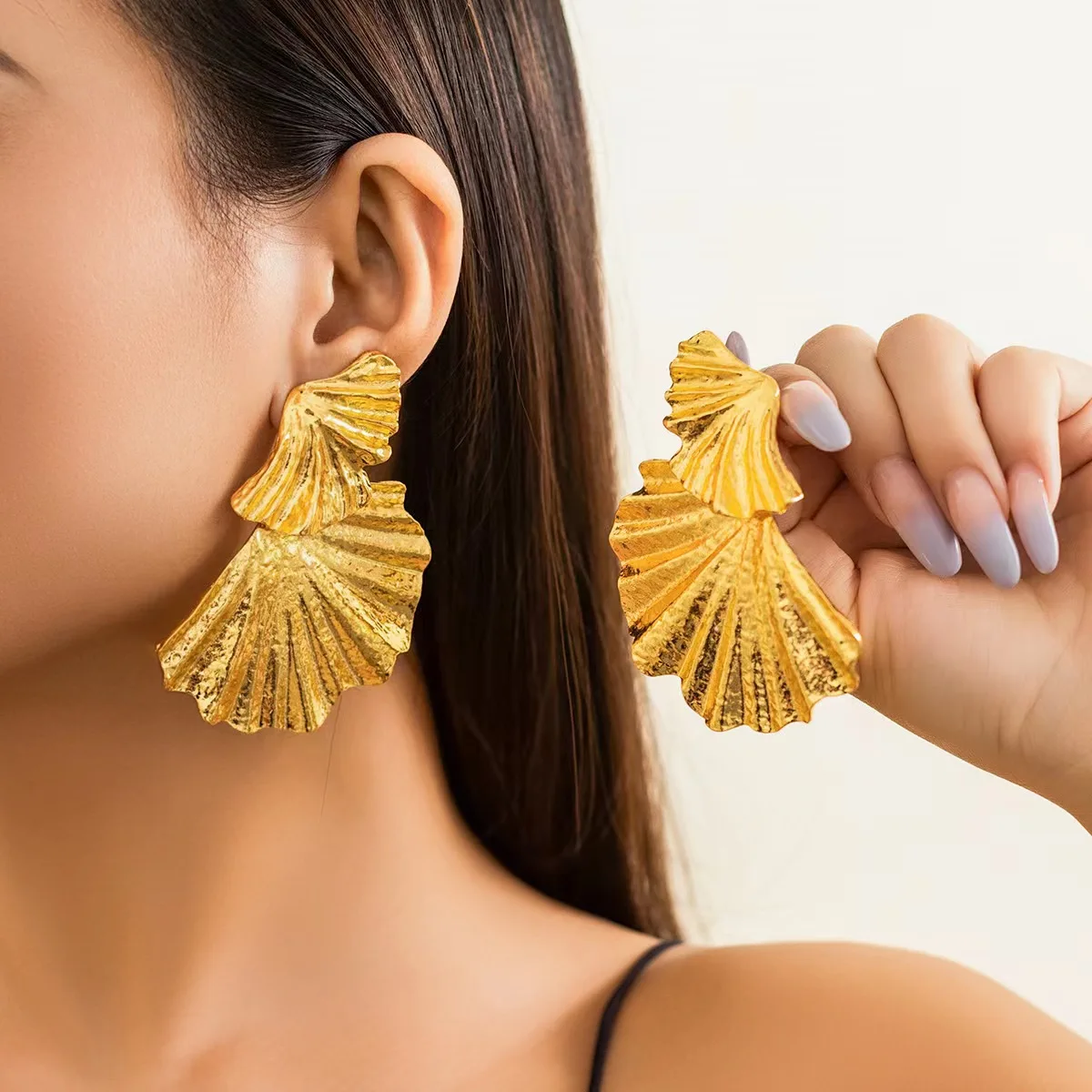 

Exaggerated Geometric Metal Fan-shaped Leaf Earrings for Women Party Vintage Large Gold Color Simple Flower Earring Jewelry