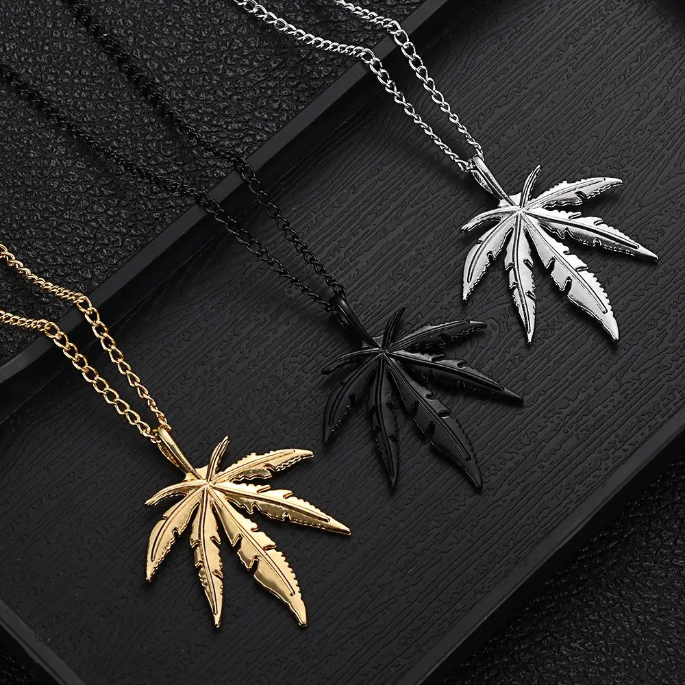 Glittery Maple Leaf Necklace Leaf Pendant Charm Chain Necklace Men Gift Jewelry Necklace Hip Hop Jewelry Gift