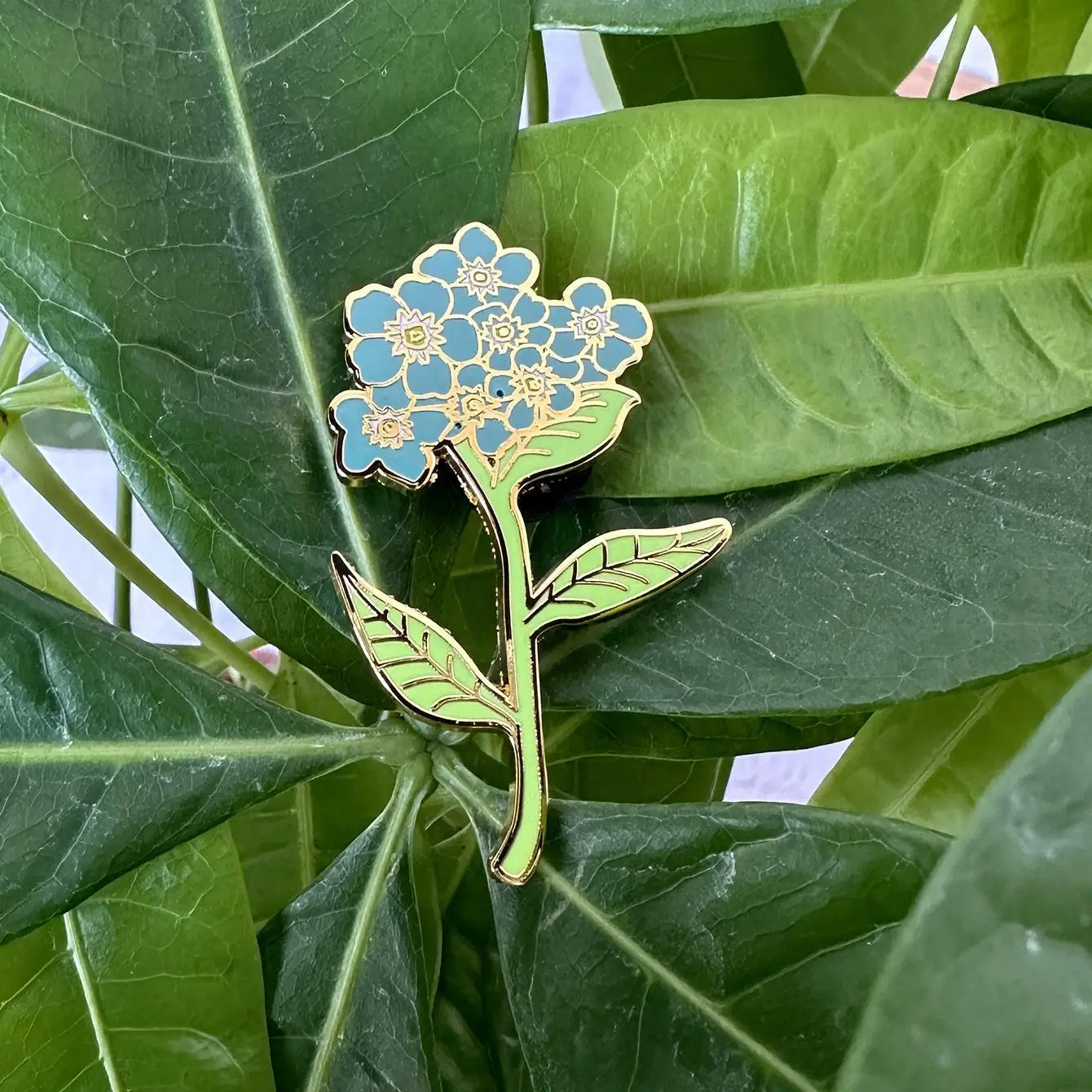 Flower Lover Enamel Pin Forget-me-not Metal Badge Botanical Brooch for Jewelry Accessory Gifts  Women Girls