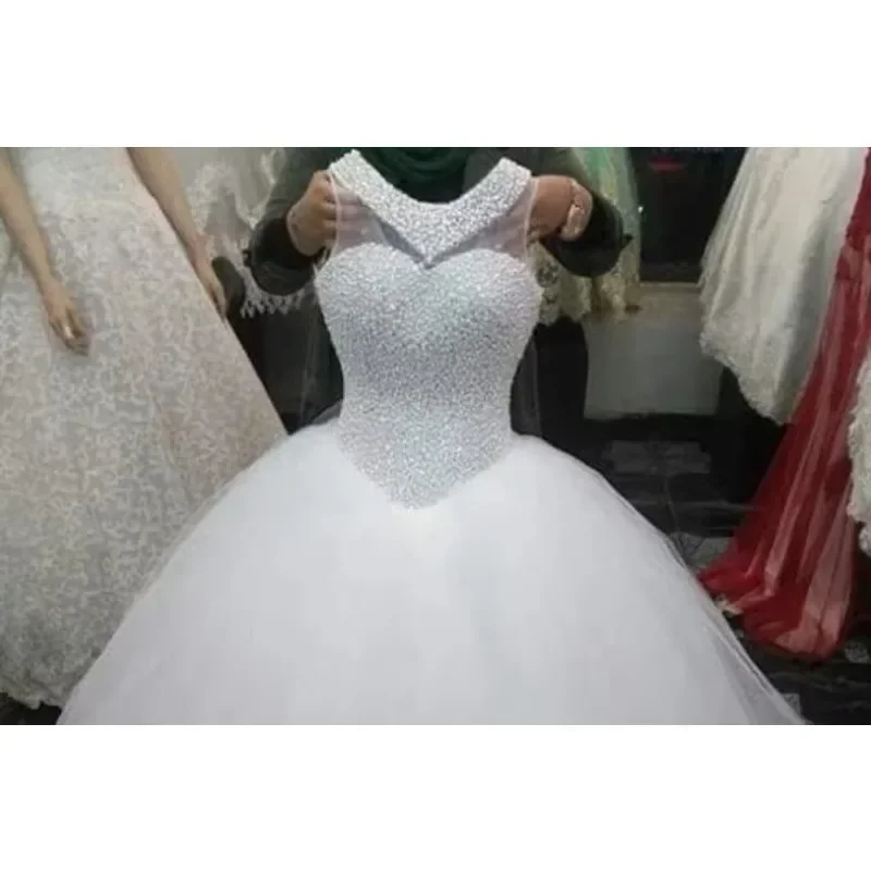 Maßgeschneiderte, bodenlange, günstige Brautkleider in Übergröße mit Perlen und Perlen in Weiß und Elfenbein