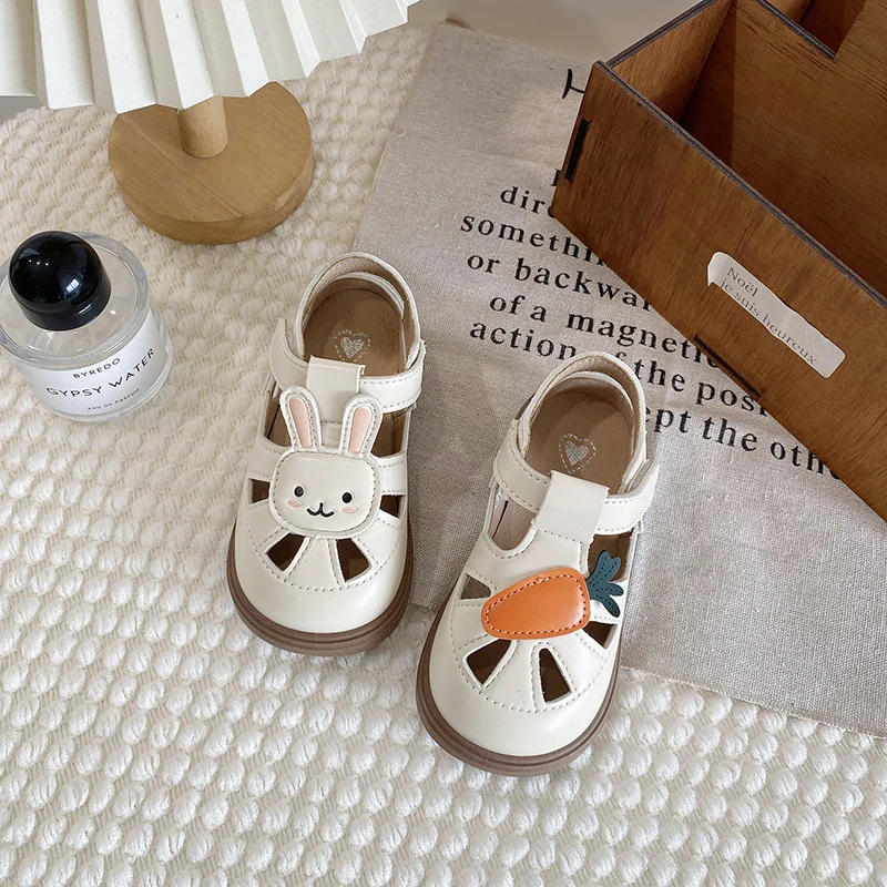 

Kids Casual Shoes Sweet Bunny Girls Beach Shoes Hollowed-out T-strap 2026 Summer New Children Sandals Round Toes Non-slip