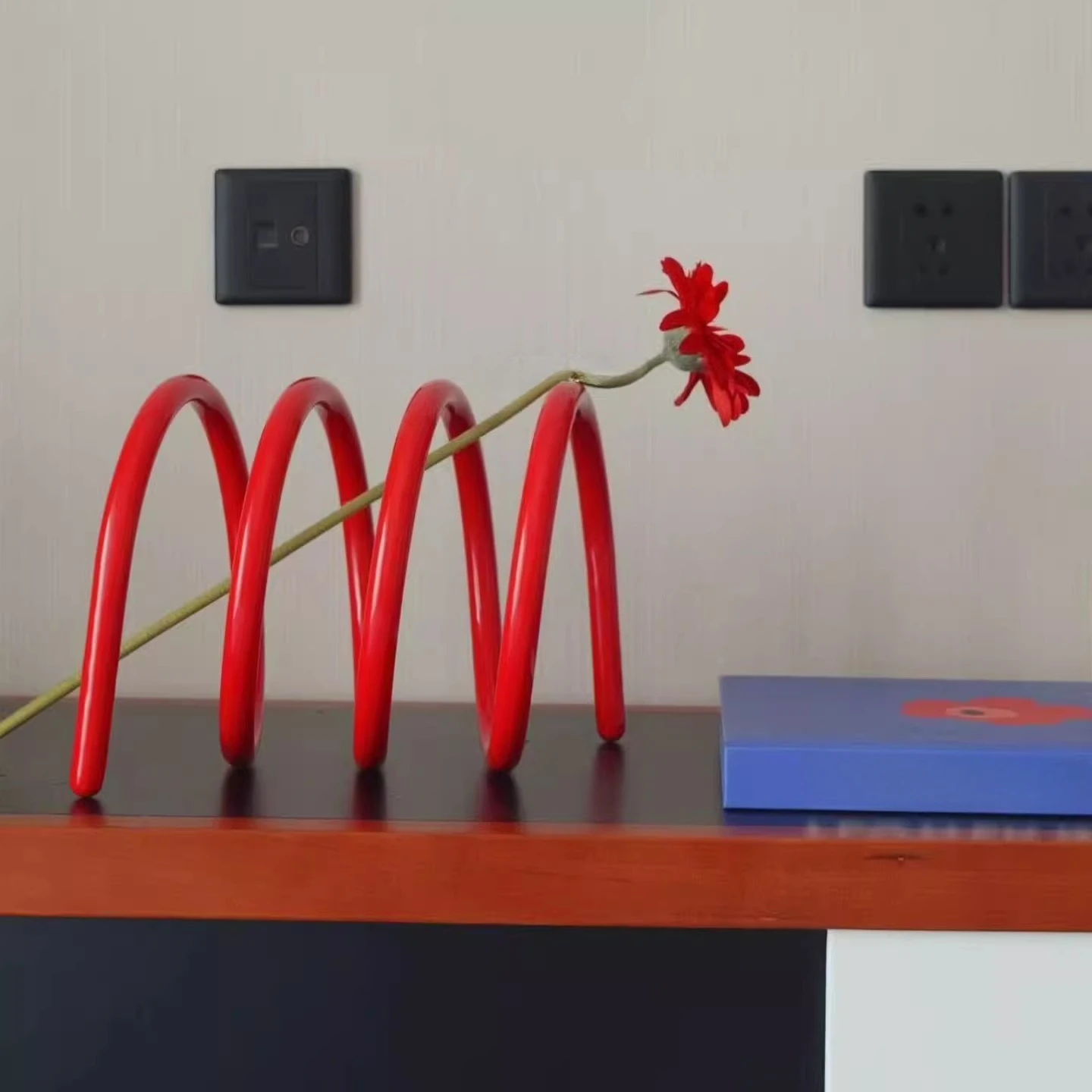 

Dopamine Iron Spring Bookshelf Rotating Storage Rack Desktop Magazine