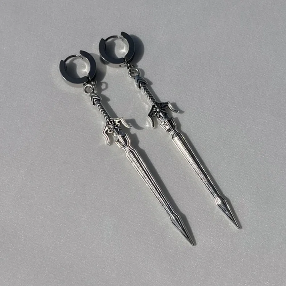 Pendientes Punk Vintage con arma Medieval para mujer, espada de caballero, Grunge Y2K Alt, gótico, con hoja colgante, daga