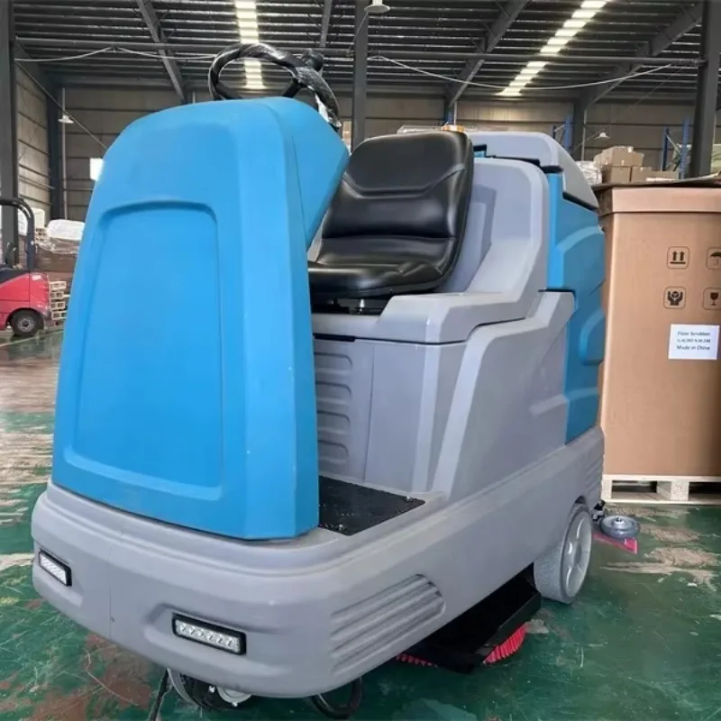 YG Customized Driving 245L 1380 Mm Cleaning Width Ride On Floor Scrubber Machine