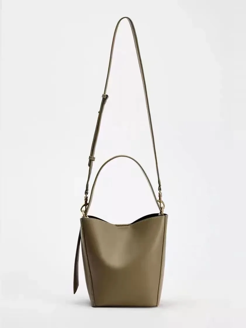 Fashionable Bucket Shaped Shoulder Bag Women's Handbag New Autumn Winter Collection Single Strap Magnetic Buckle Closure Casual