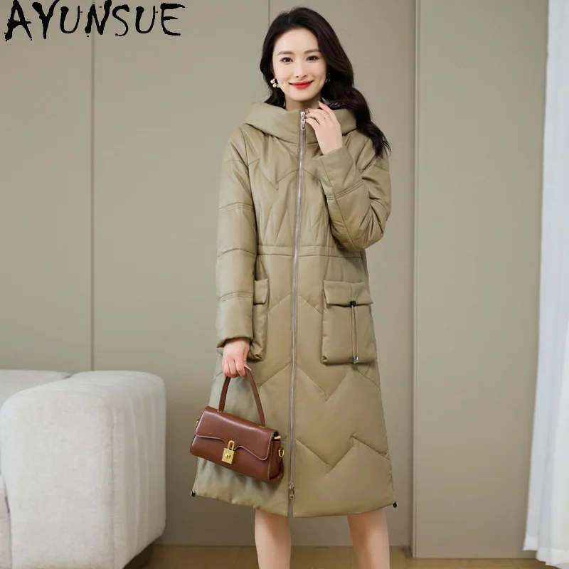 AYUNSUE Giacca in vera pelle di pecora per donna Abiti invernali Cappotto in piumino d'anatra bianco di media lunghezza Cappotti da donna con cappuccio 2025