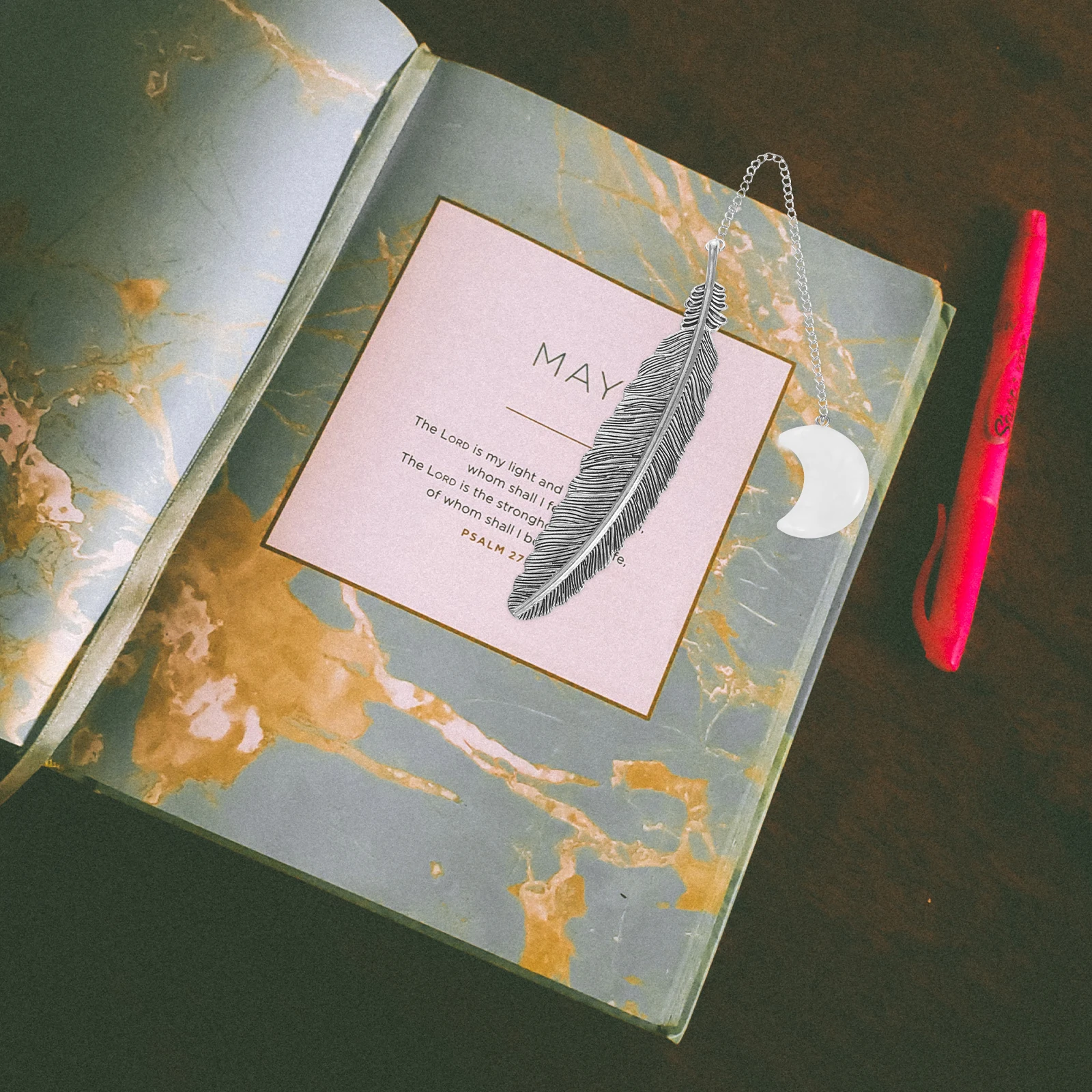 

Unique Crystal Pendant Bookmark Portable Plume Shape Decor for All Occasions Bookmark Bookmarks for Women Unique Bookmarks