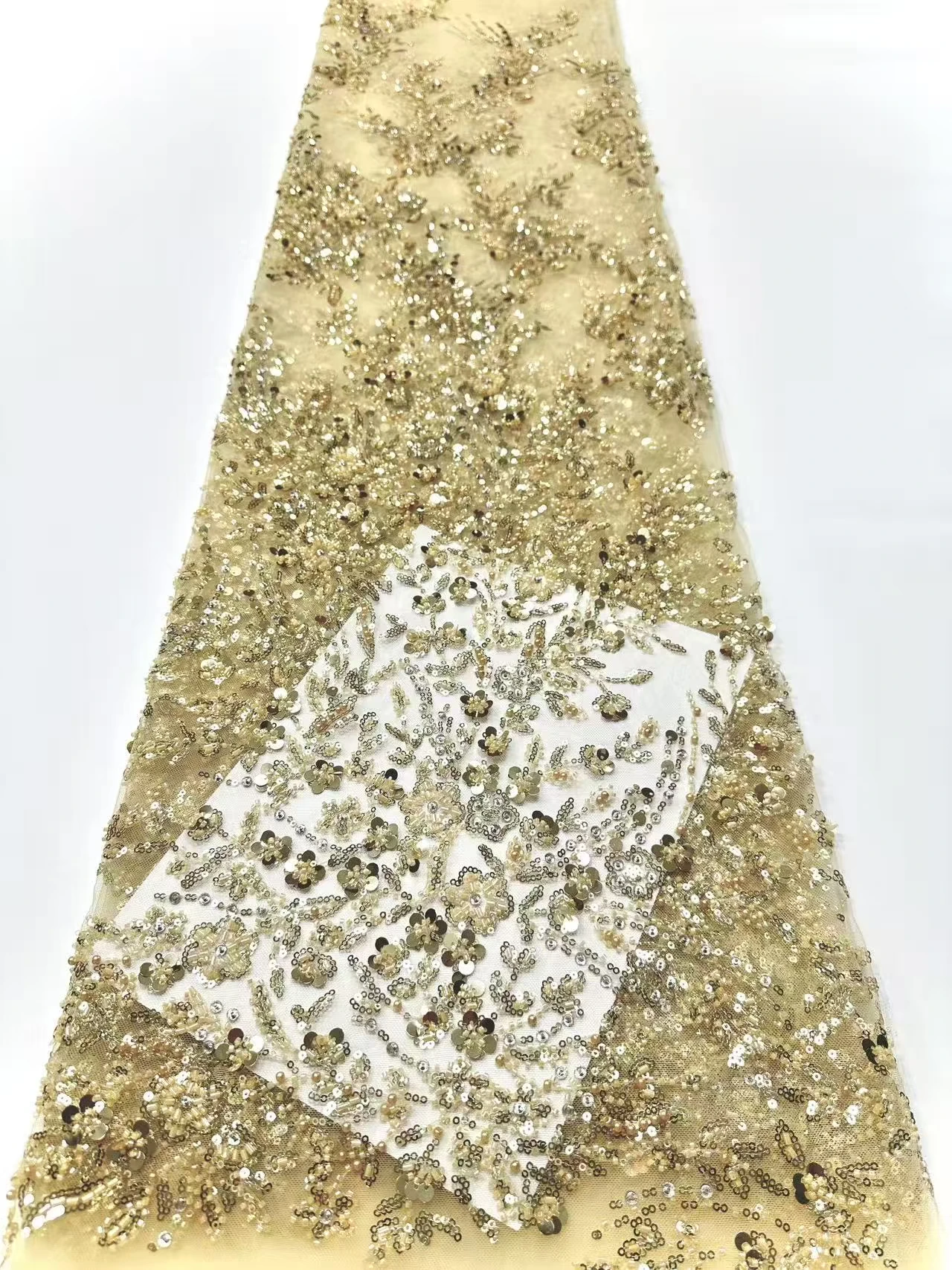 2026 حار بيع أقمشة الدانتيل لفستان باتي الفاخرة التطريز الترتر مع الخرز صافي الدانتيل فستان حفلات الزفاف 5 ياردة TP1822