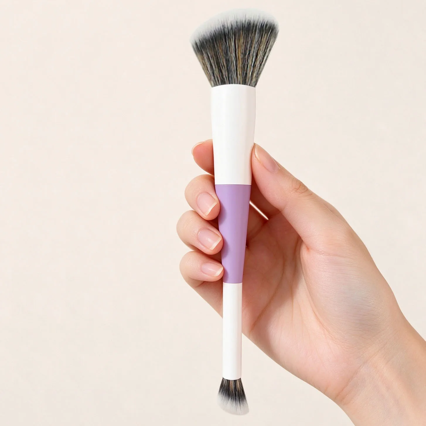 1 Double-Ended Makeup Brush with Fluffy and Soft Synthetic Bristles, Angled Facial Brush, Suitable for Blush, Contouring, Concealer, and Eyeshadow, Professional Makeup Tool for Beginners, Easy to Carry, the Preferred Makeup Brush for Home and Travel