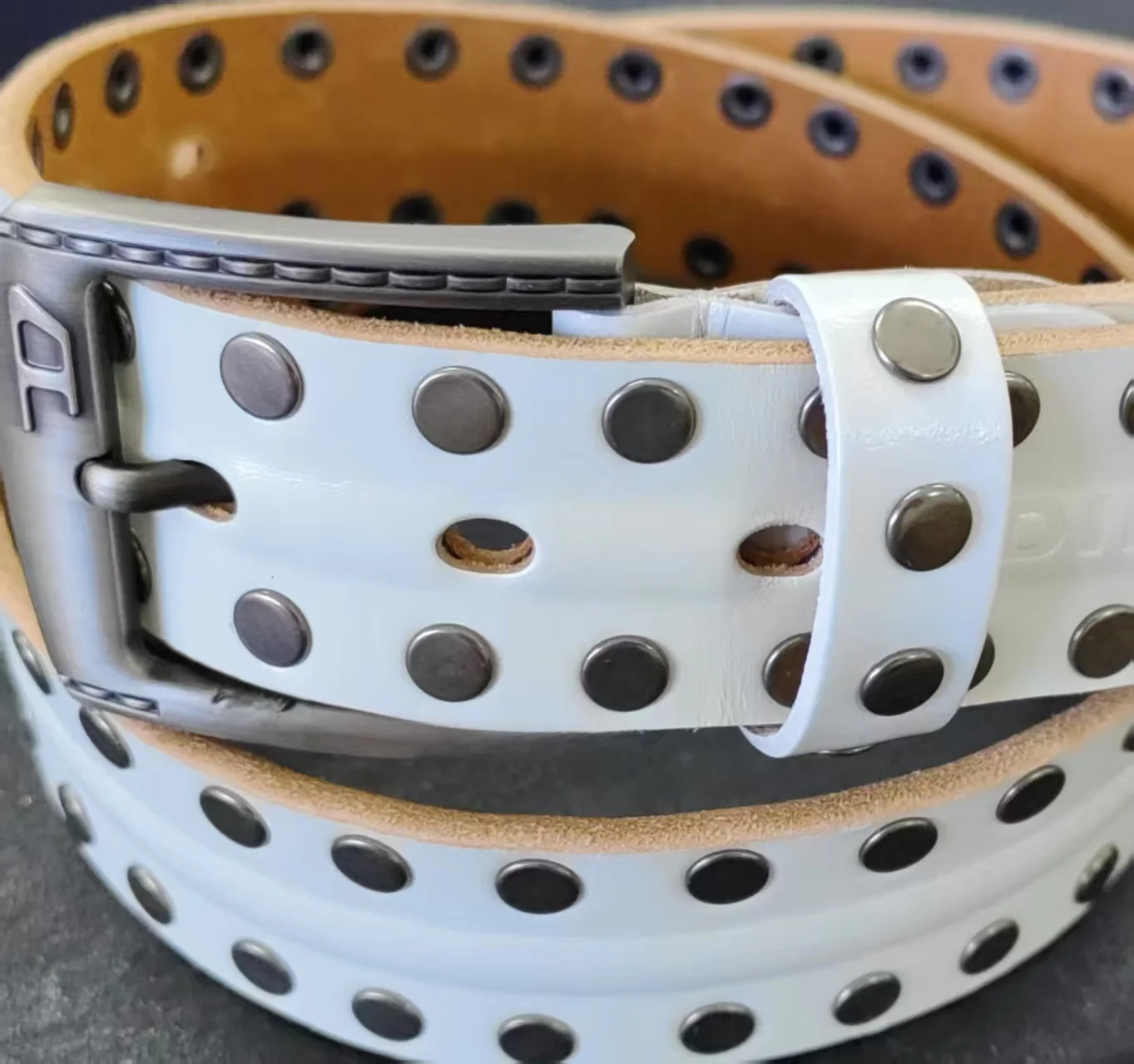 top-layer-cowhide-leather-belt-with-rivets-casual-style-for-young-men-alloy-buckle-soft-surface-treatment-unisex-belt