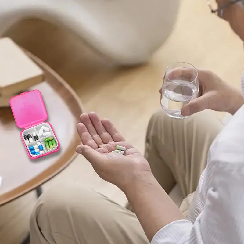 Mini portapillole Organizzatore quotidiano per pillole Scatola portaoggetti per medicinali Scatola portapillole portatile con chiusura a scatto Segmentato trasparente