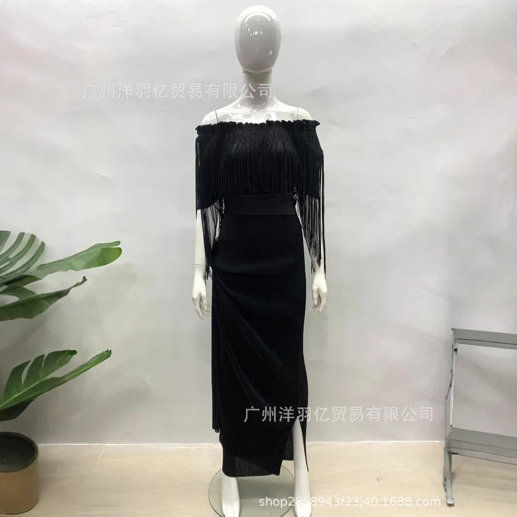 2025 nueva moda vestido de noche largo Miyake verano playa nuevo vestido con flecos Color sólido cuello de una palabra ropa de mujer