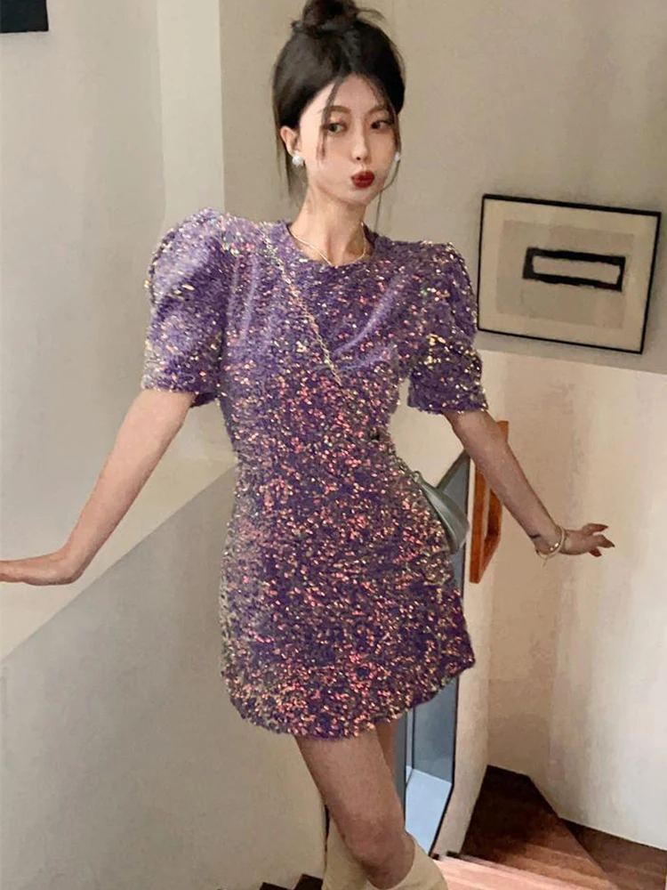 فستان قصير نسائي مزين بالترتر برقبة دائرية وأكمام منفوخة ، فستان مثير ضيق ، ملاصق للجسم أنيق