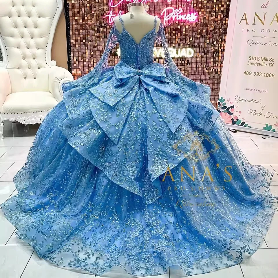 Himmelblaue Charro-Quinceanera-Kleider, Ballkleid, Spaghettiträger, Applikationen, Spitze, mexikanische Sweet-16-Kleider, 15 Jahre, individuell