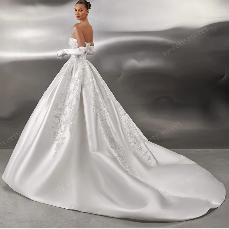 Elegant Wedding Dress Satin With Embroidery Lace Princess Ballgown Sleeveless Strapless Customized Bride Dress Robe MariéE Satin