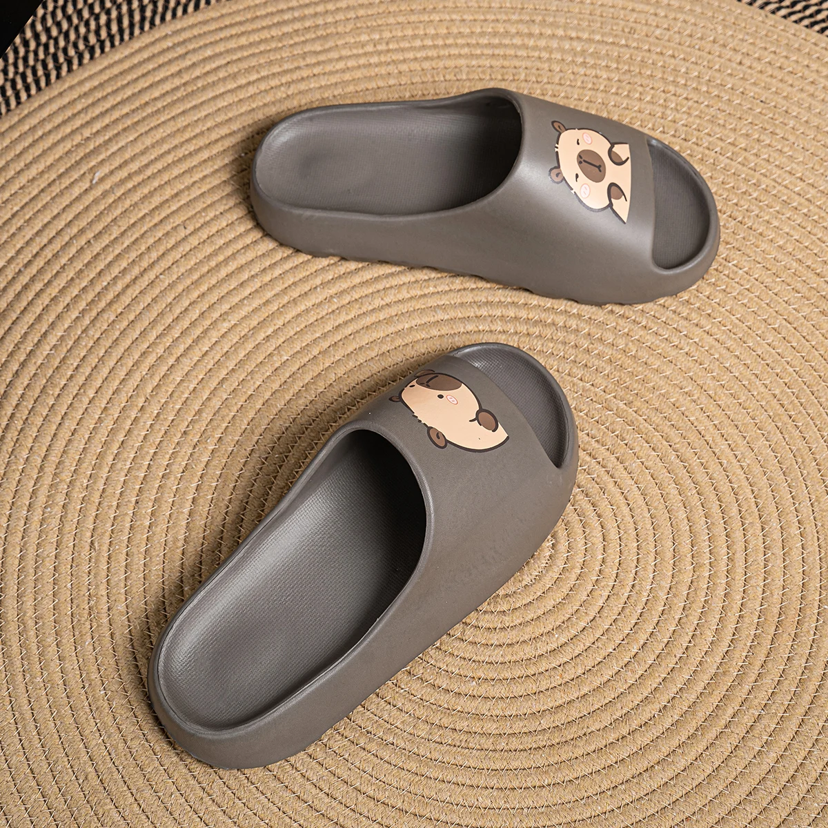 

Cute Capibara Slippers, EVA Thick-soled, Cute and Fun, Anti-slip and Deodorizing, Fashionable Indoor Flip-flops for Couples