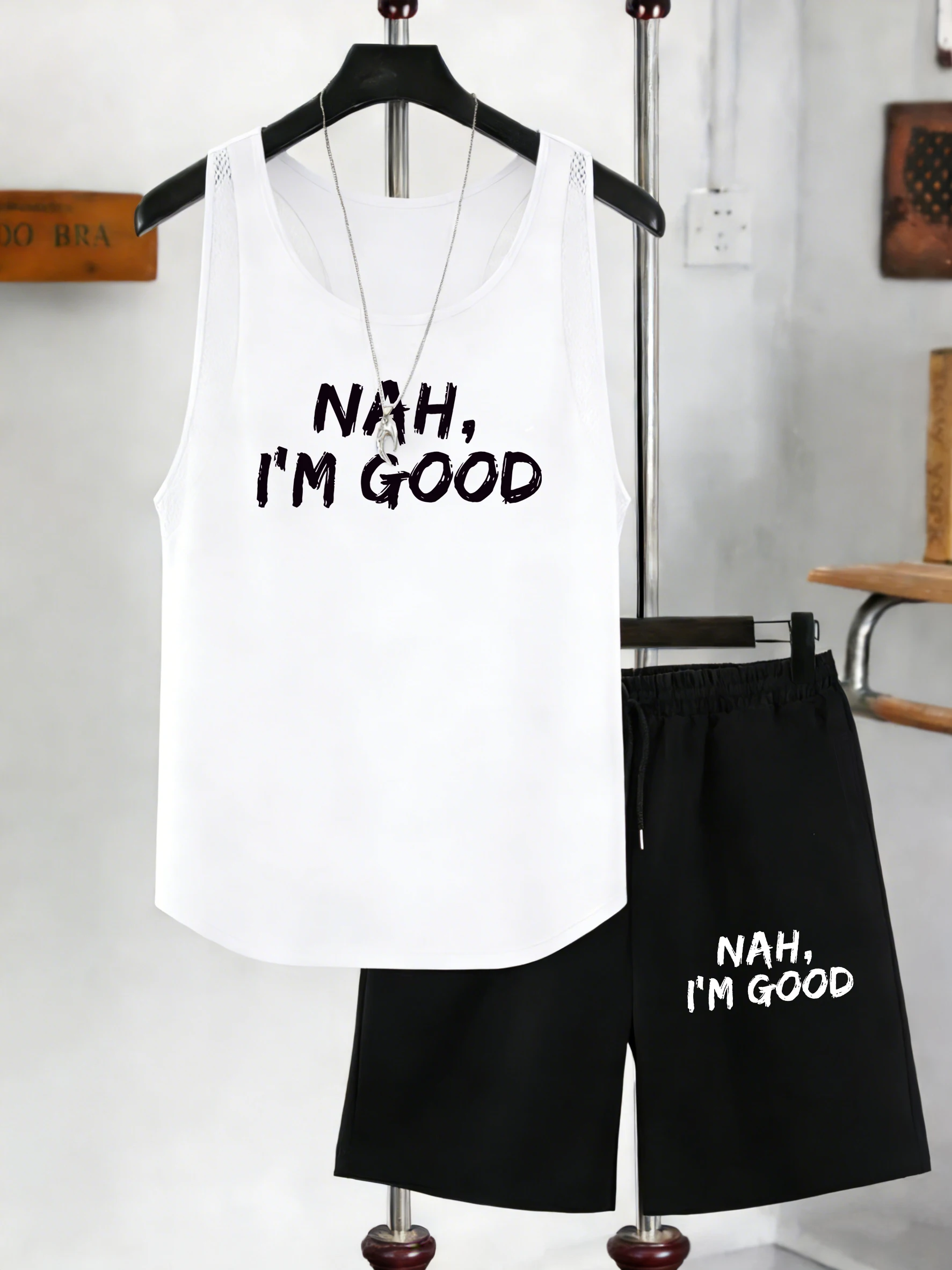 

Мужской комплект: сетчатая майка с принтом и удобные летние шорты с карманами, черные, на шнурке, широкие штанины