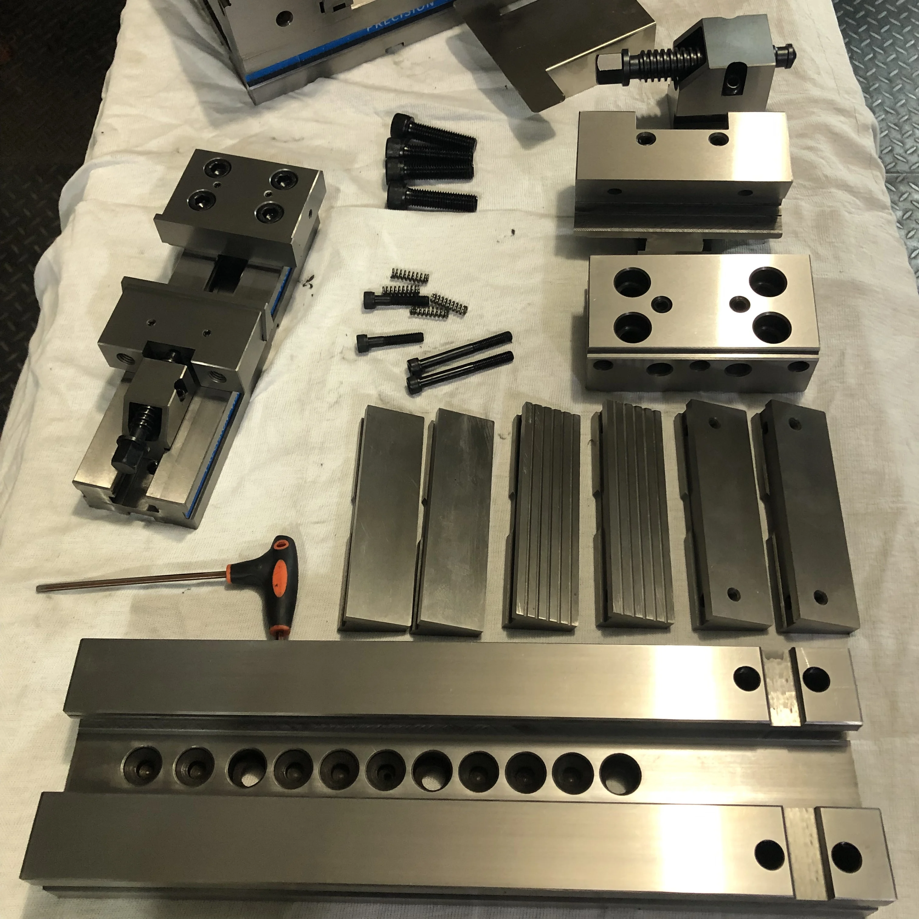 

Прецизионные фрезерные модульные тиски GT125X150 GT150X200 GT150X300 для фиксации заготовок на станках с ЧПУ