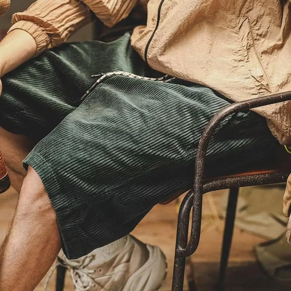 Pantaloncini da uomo pantaloncini da spiaggia in velluto a coste elasticizzato in vita da uomo alla moda con tasche pantaloncini con coulisse a gamba larga per l'estate solido regolabile