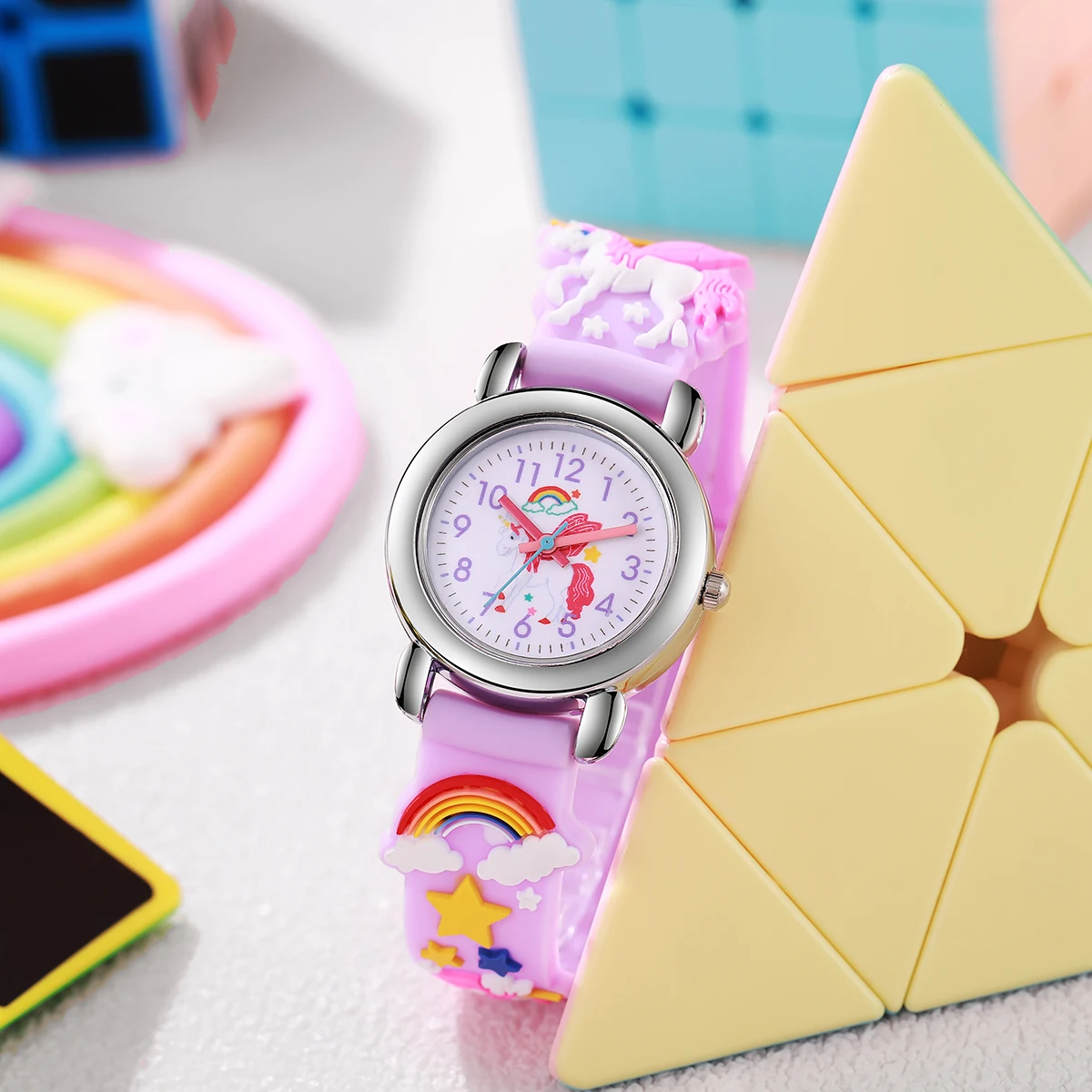 Simpatico orologio al quarzo con cinturino in silicone 3D fantasia unicorno arcobaleno con lancette colorate, adatto per regali di Natale e Halloween
