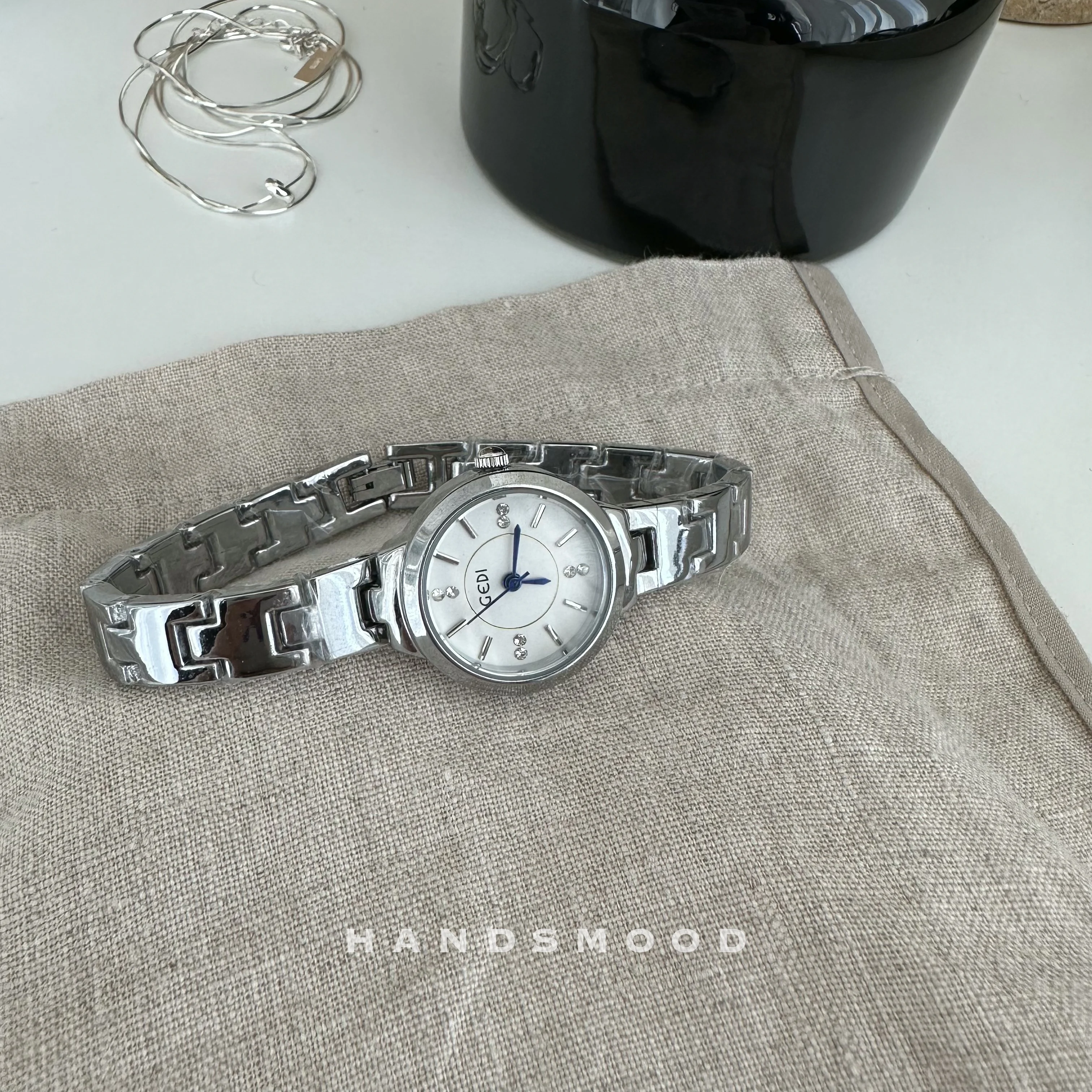 New women's watchKoreanstyle silver small dial chain versatile temperament trendy ladies quartz watch women's watch luxury watch