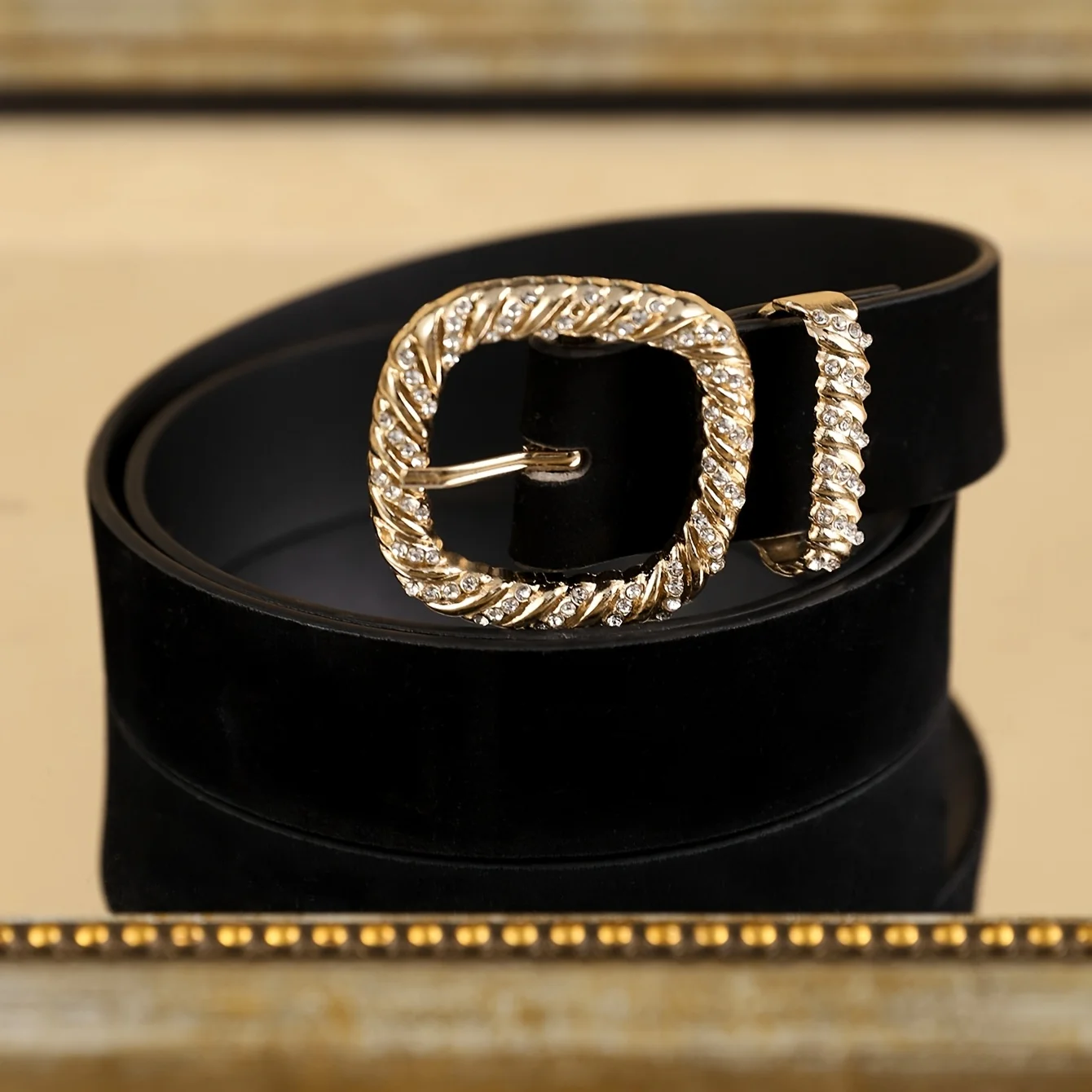 1 women's black PU belt with gold buckle, Bohemian style fashionable, introverted, atmospheric, simple and trendy clothing,