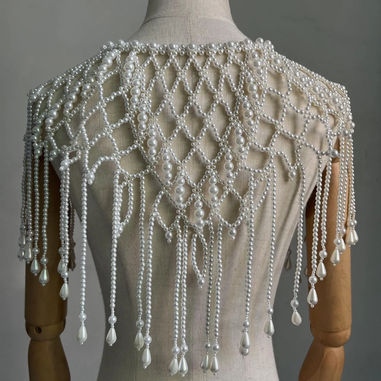 

Women's Spring Summer Vintage Hollow Out Pearl Knitted Tassel Pashmina Female Winter Pearl Shawl Cloak Collar R2498