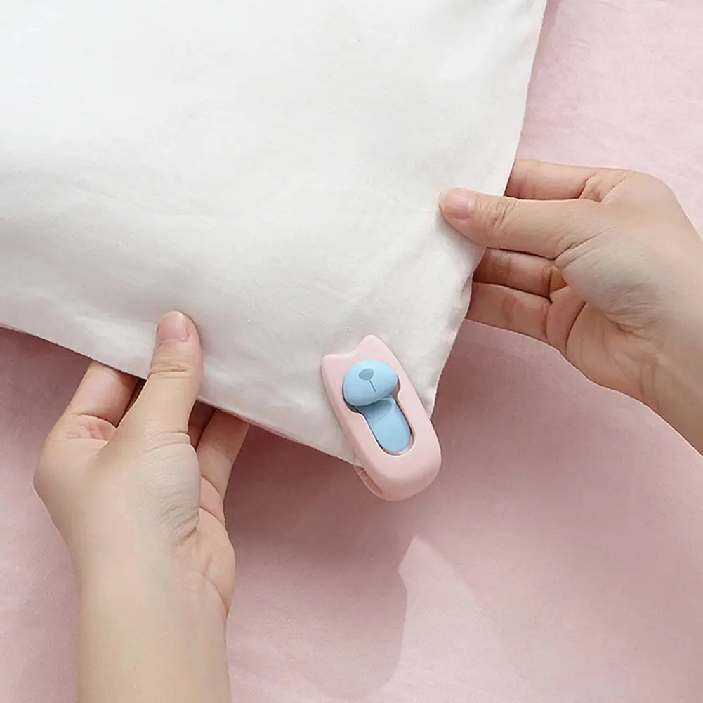 Comfortable Sheet Fastener Bed Sheet Clip Non-slip Bedding Supplies Cute Bear Quilt Holder Clip for Duvet Bed Sheet Fastener