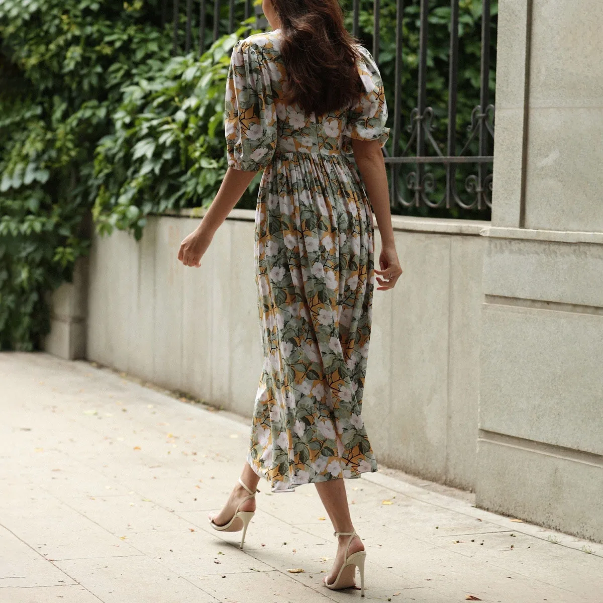 فستان حفلات نسائي من KWTX 2025 جديد أنيق بطيات وربطة خصر مطبوع على الشاطئ والمكتب والشارع مصمم بسيط SS25 فاخر