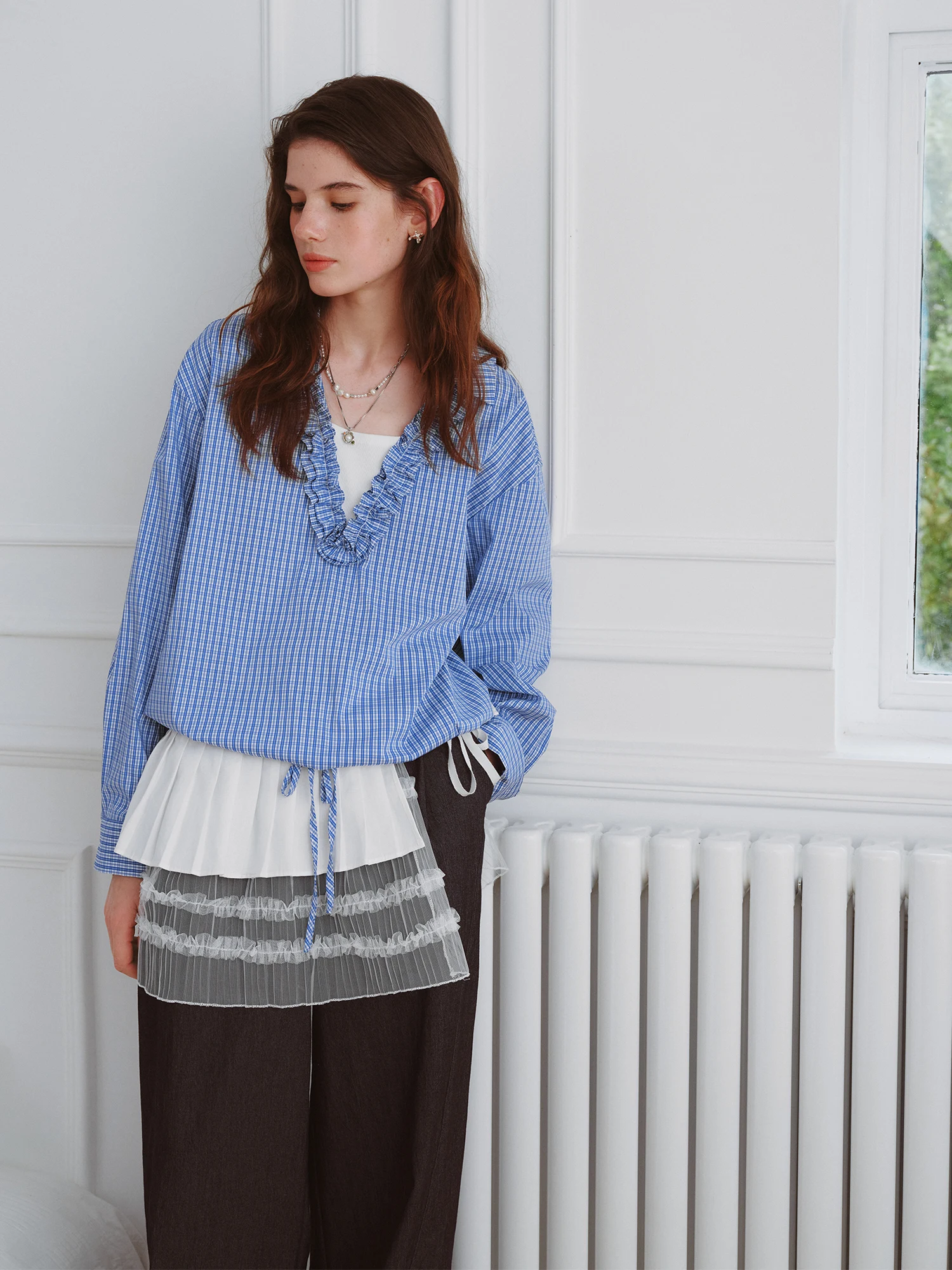 ​ FSLE بلوزة خريف 2025 بحواف كشكشة - رقبة على شكل حرف V وأكمام طويلة برباط وربطة خصر قابلة للتعديل تناسب المرأة رداء علوي غير رسمي ​