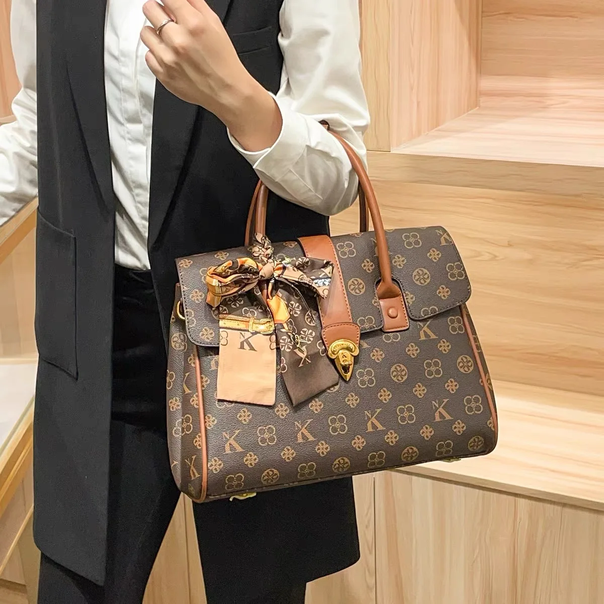 light-luxury-brand-women's-bag-2025-new-fashion-versatile-high-end-handbag-large-capacity-trendy-single-shoulder-crossbody-bag