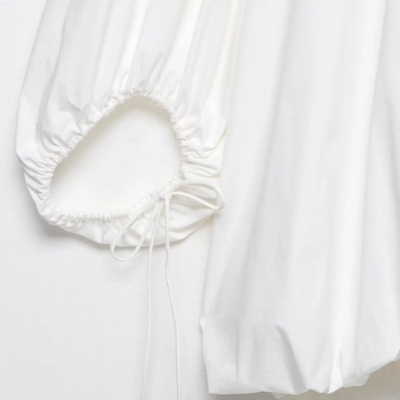 JNLEAOG Jesienna Nowa Damska Bluza z Bufiastymi Rękawami, Modny Design, Luźny Krój, Odkryte Ramiona, Długi Rękaw, Okrągły Dekolt, Włókno Poliestrowe