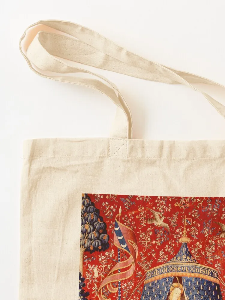 The Lady and the Unicorn: La Dame à la licorne - حقيبة حمل من نسيج وحيد القرن في العصور الوسطى