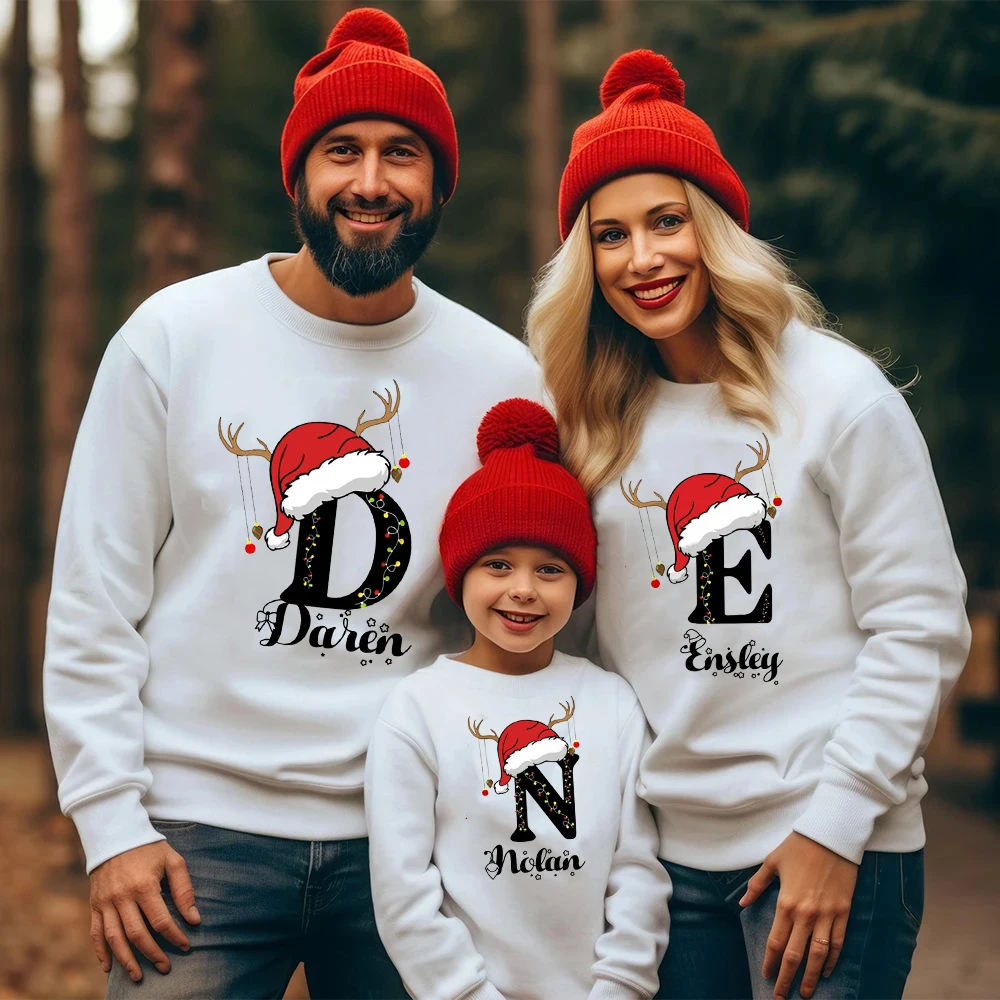 Benutzerdefiniertes Familien-Weihnachts-Sweatshirt, personalisierter Familien-passender Name und erste Weihnachtskleidung, Weihnachts- und Feiertagspullover