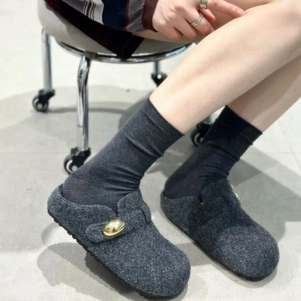 المتسكعون البغال للنساء 2026 حذاء مسطح الإناث السيدات النعال Pantofle غطاء تو جديد لينة الشرائح حذاء مسطح الإناث السيدات