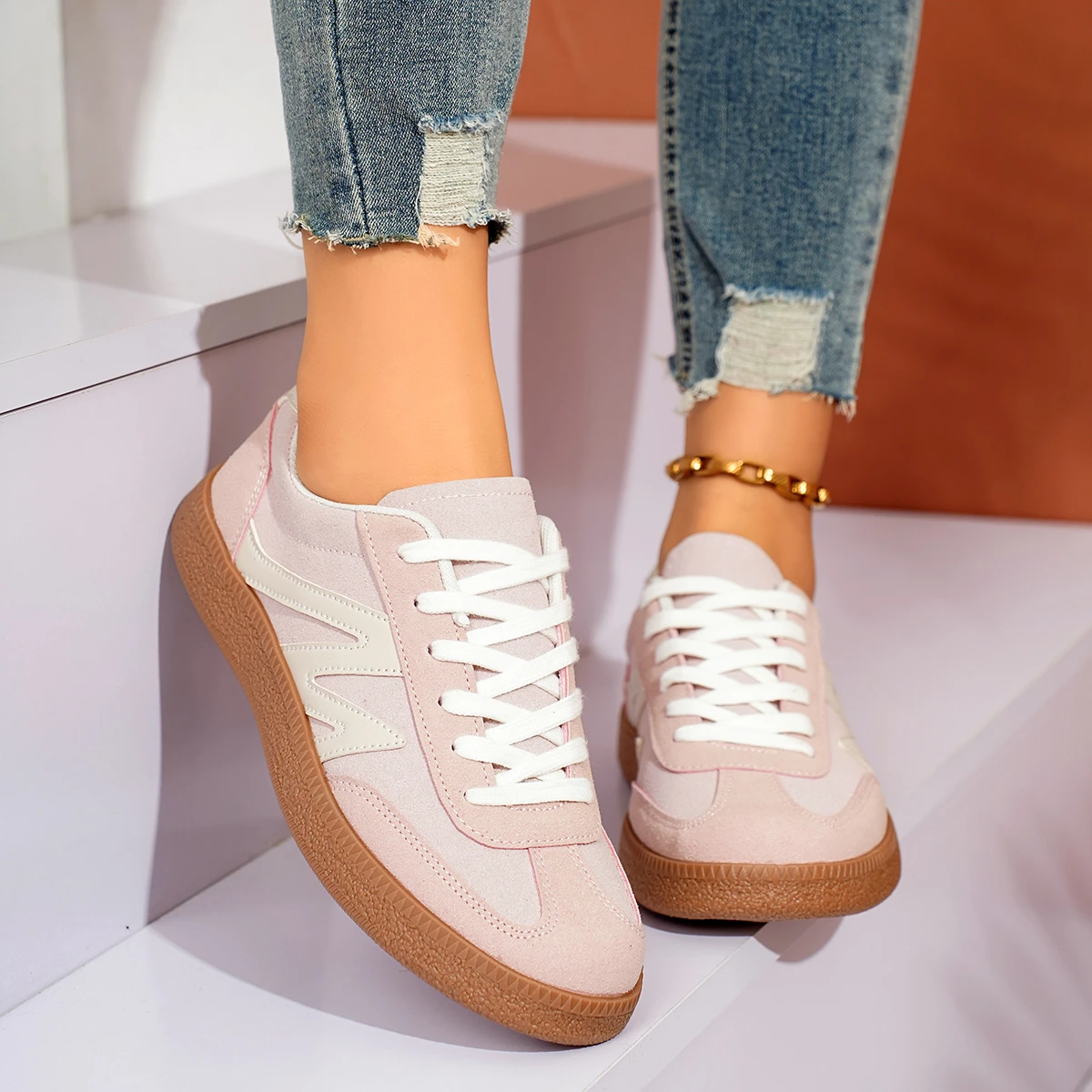 نساء أحذية رياضية موضة جديدة جولة تو أحذية الدانتيل عادية للنساء المرقعة الرجعية في الهواء الطلق أحذية رياضية مسطحة النساء Zapatos De Mujer