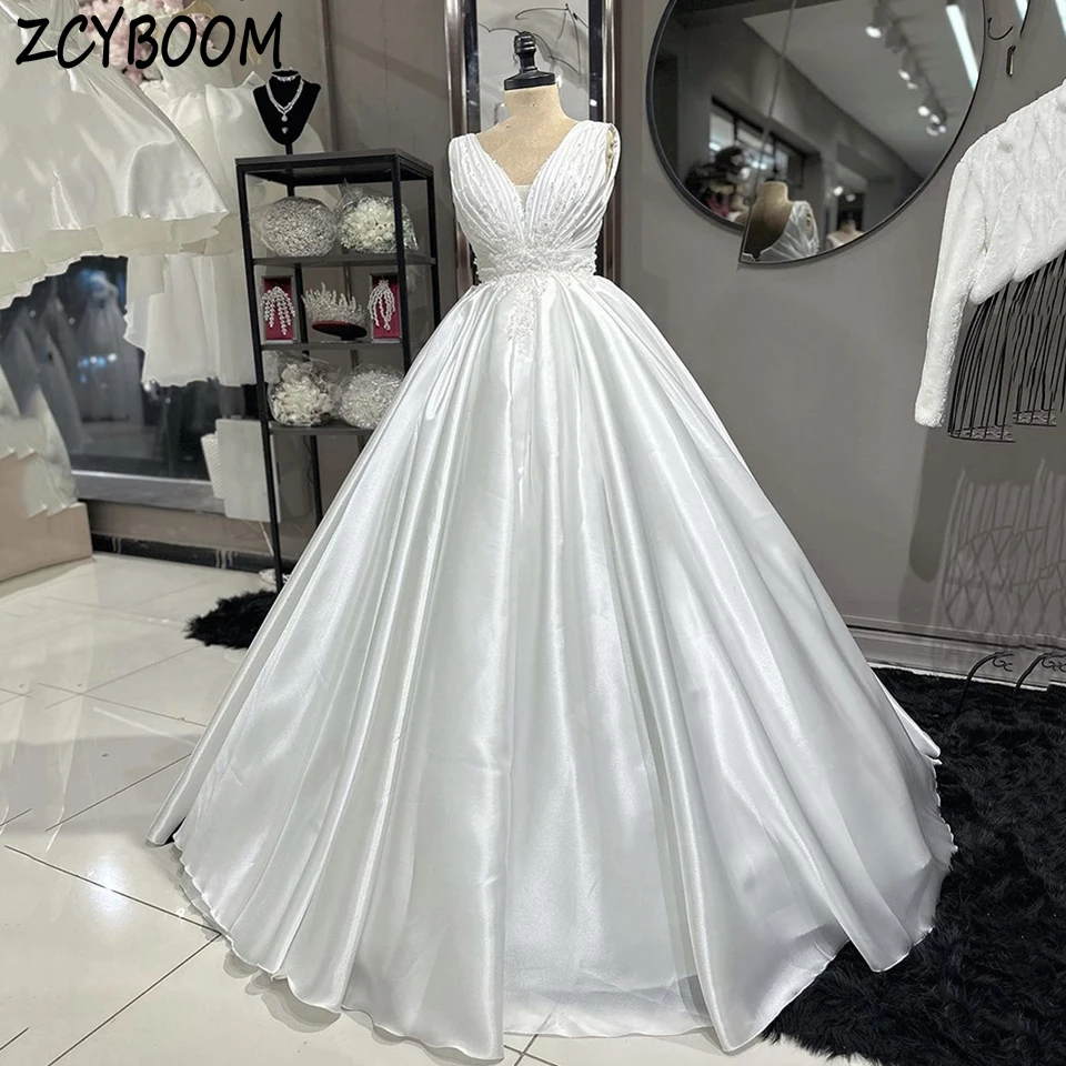 Customized V-Neck Sleeveless Beaded Appliques Whiite Wedding Dress 2025 Ball Gown Floor Length Sweep Train Lace Up Bridal Gown