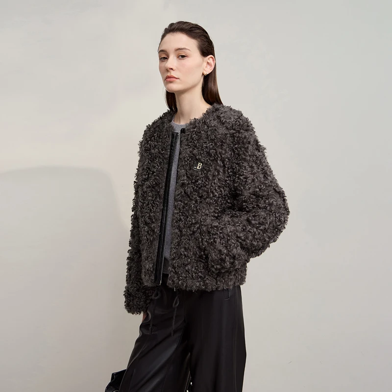 เสื้อโค้ทผู้หญิง Amii รุ่นปี 2025 สำหรับฤดูหนาว สไตล์มินิมอล คอทรงโอ ทรงหลวม เสื้อคลุมผู้หญิง ดีไซน์หรูหรา แขนยาว ซิปสั้น รุ่น 12514003