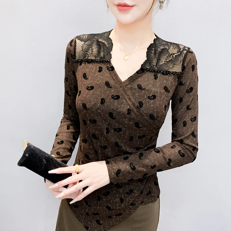 

2025, новинка, европейская, одежда, футболка, сексуальная, с v-образным вырезом, блестящая, бисер, женские, топы, длинный рукав, пэчворк, кружево, нерегулярная, флокирование, футболки, 59071