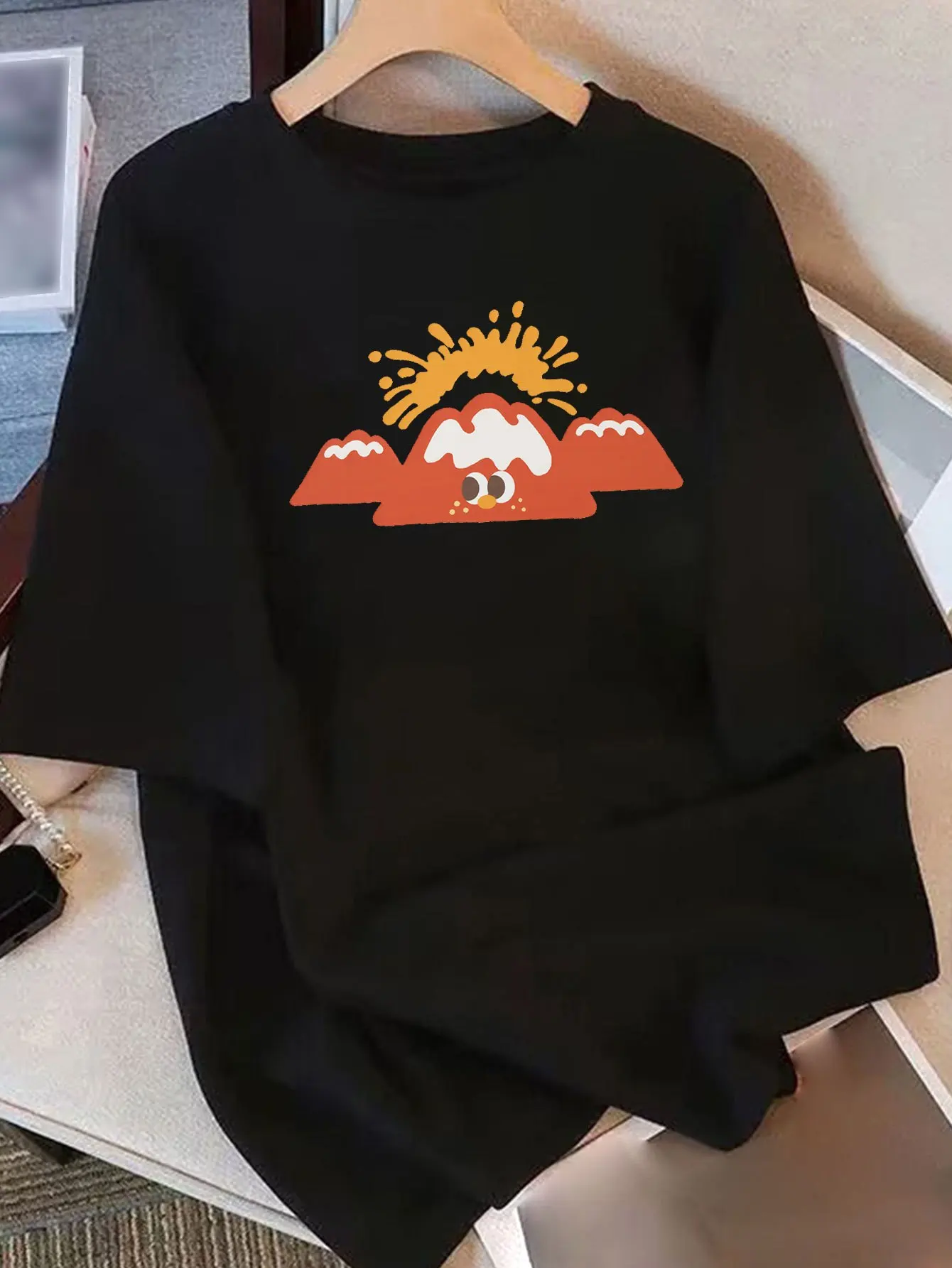 بلوزة نسائية مع أكمام مطبوعة برسومات كرتونية ورقبة دائرية باللون الأسود لملابس كاجوال هاراجوكو بأكمام قصيرة ملابس جمالية غير رسمية #2