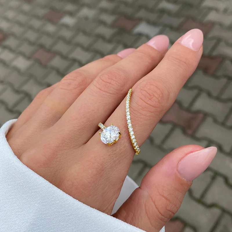 Huitan Fashionable Geometric Shaped Finger Ring for Women Luxury Paved Dazzling Cubic Zirconia Wedding Party New Trendy Jewelry