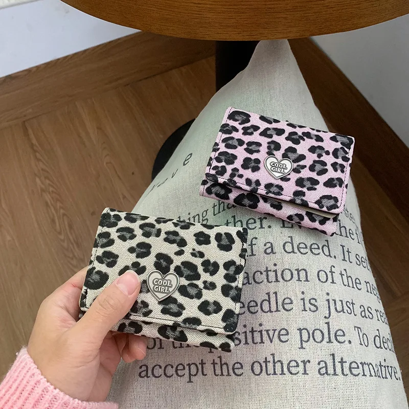 PU leather short, heart-shaped hardware, simple and retro leopard print three-fold wallet for women, student coin purse