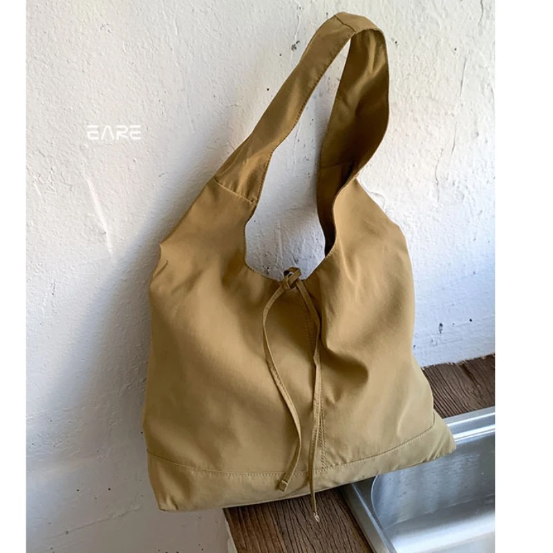 

Нейлоновая сумка на плечо в стиле ретро, модная легкая большая сумка-тоут, новинка 2025 года, модная универсальная повседневная сумка на плечо