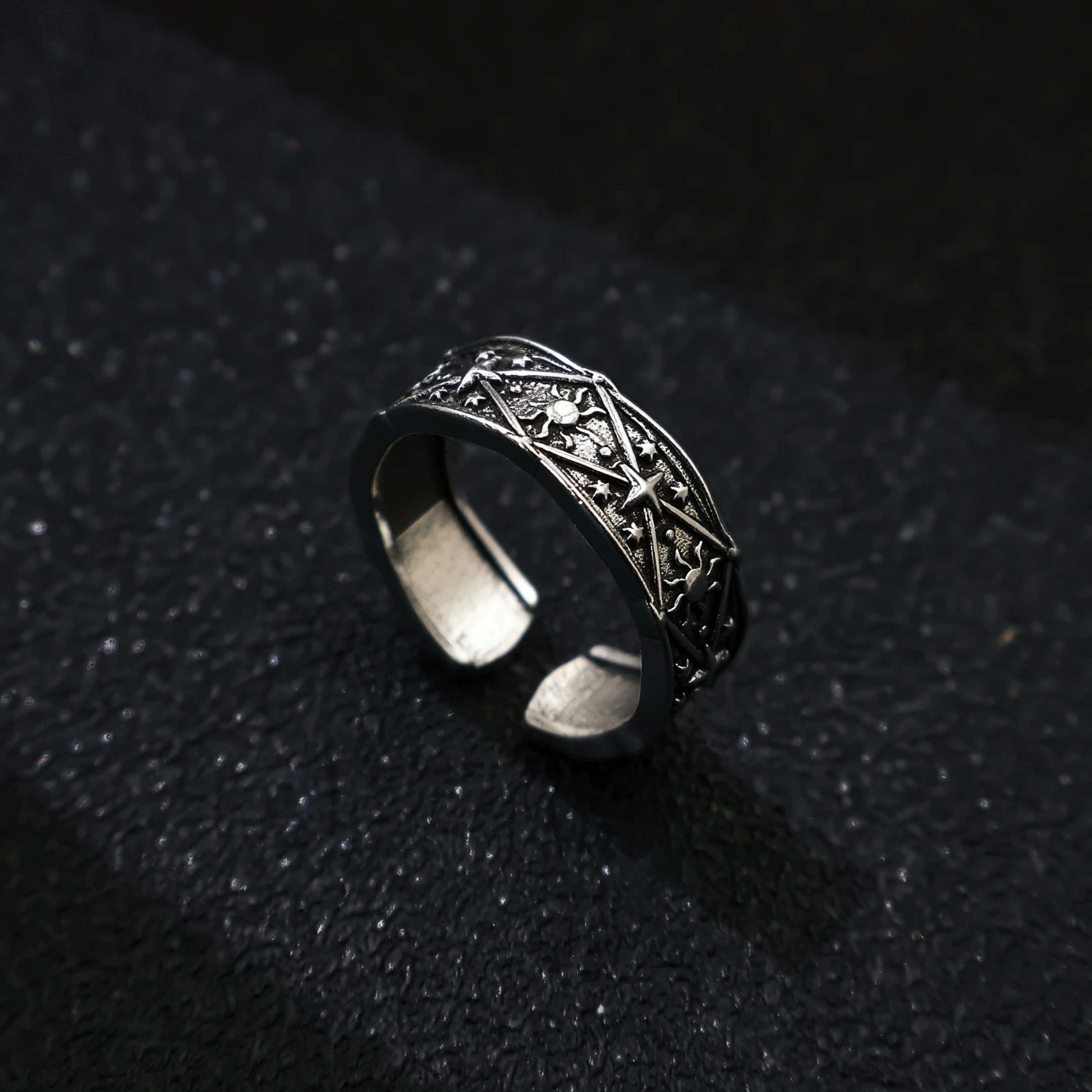 Retro Sun&Stars Verstellbarer offener Ring für Männer und Frauen, Gothic-Punk, edgy, versilberter Kupfer-Schmuck, Unisex-Accessoires, Liebhaber-Geschenk