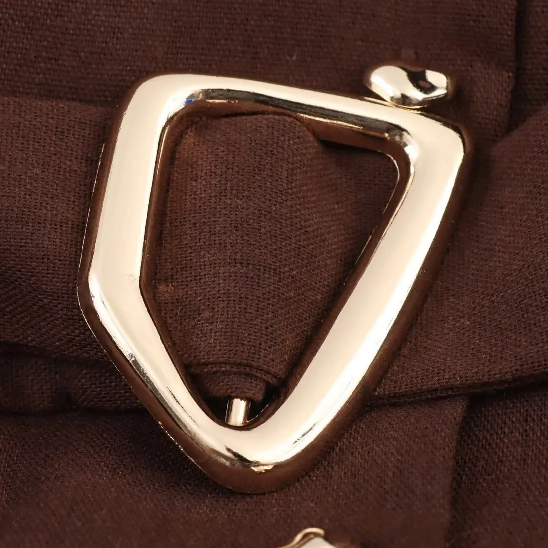 Długa sukienka z dekoltem w serek, z paskiem, z wysokim stanem, rozkloszowana, z poliestru, do pracy, podstawowa, jednoczęściowa.