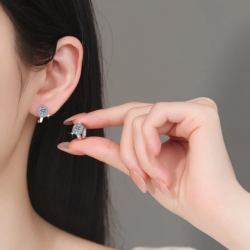 S925 Silber Moissanit Ohrstecker mit GRA-Zertifikat Stilvolle Runde Ohrhaken Ideal als Geschenk für Jahrestage oder Hochzeiten – Detail 5