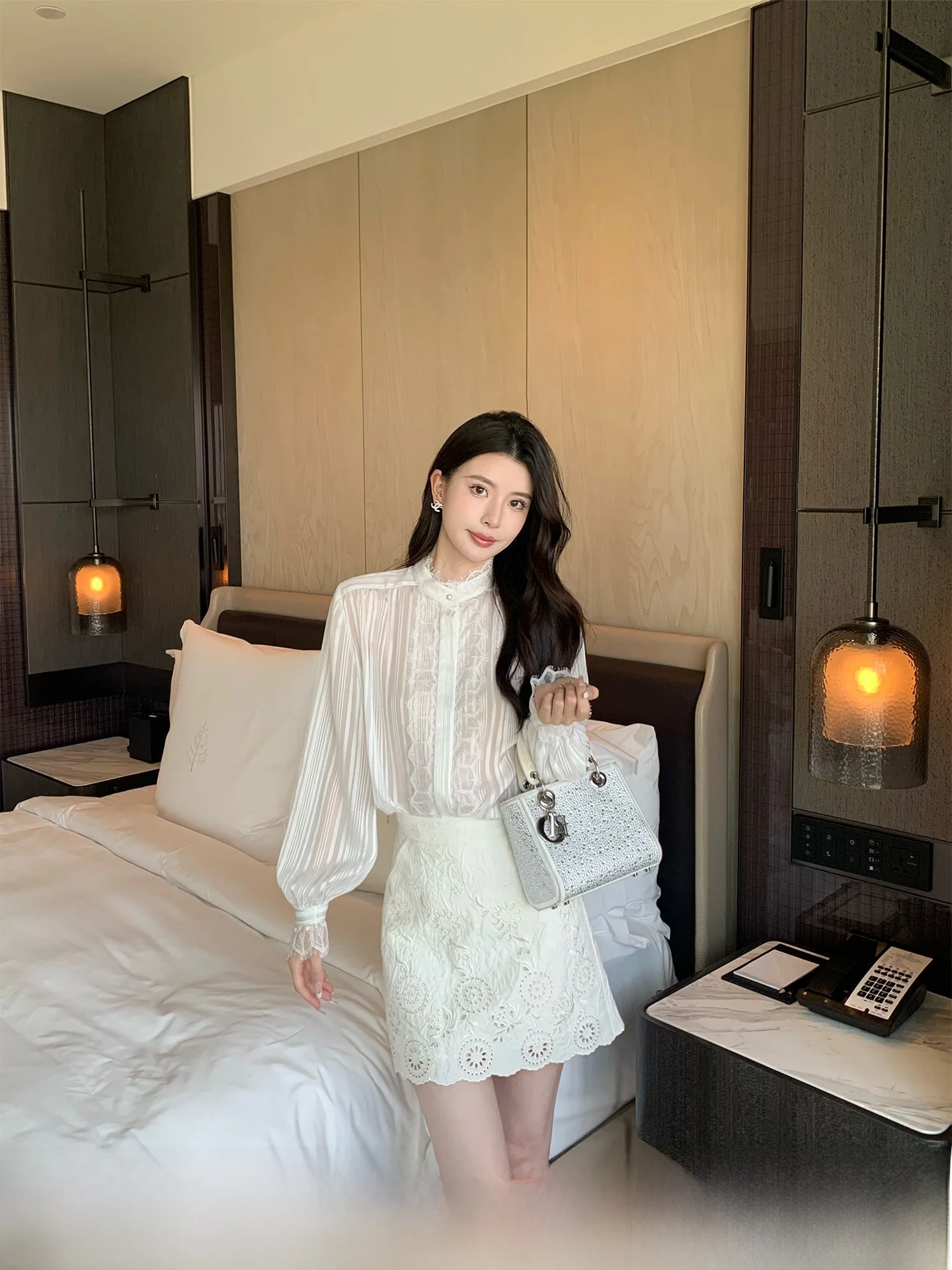 

White Striped Casual Long Sve irt Women Early Autumn Design Sense New Sle Polyester Fiber Skin-friendly Breathable