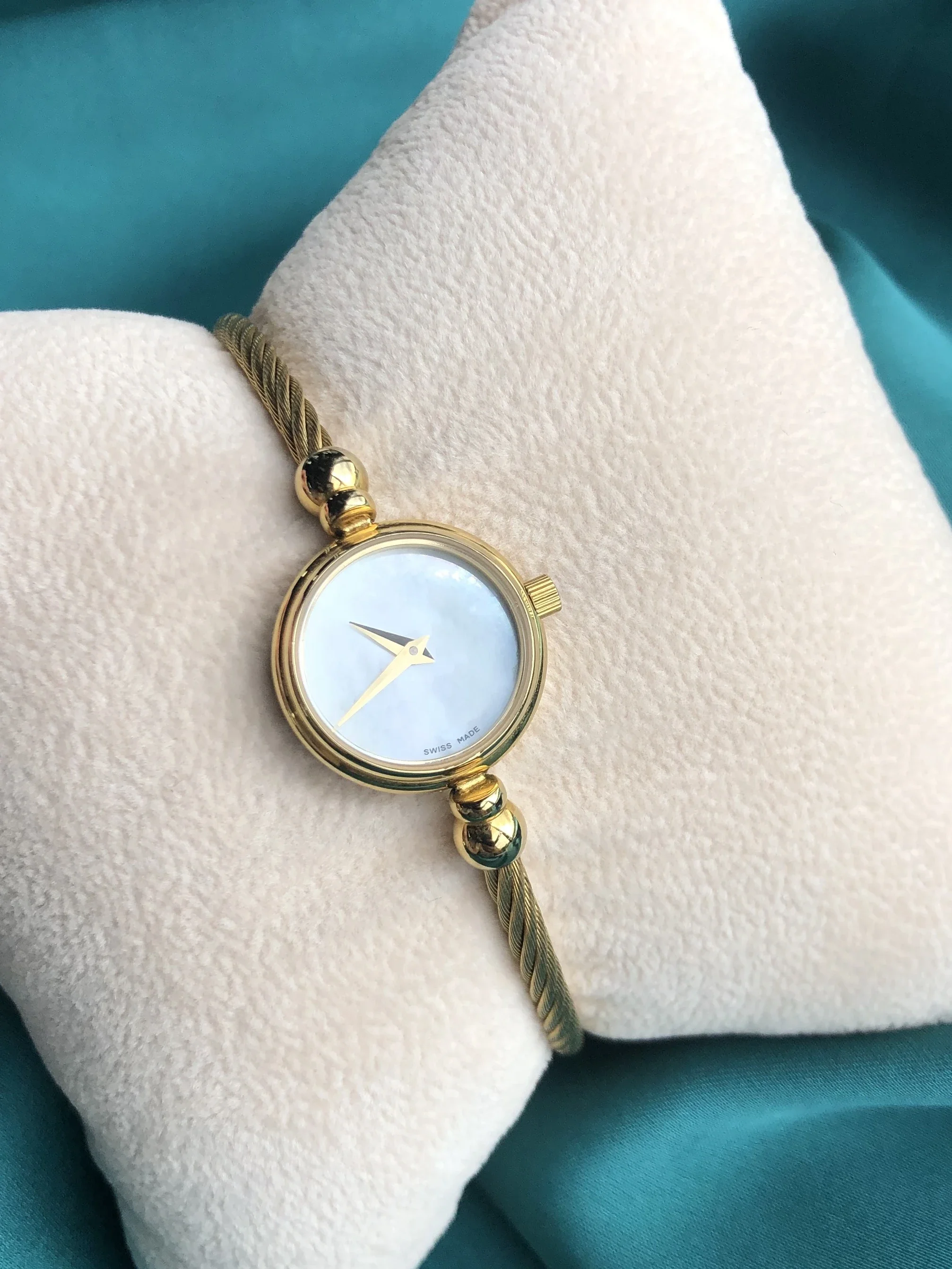

Women's watch niche women's twist rope bracelet watch Fritillary spring retro watch women